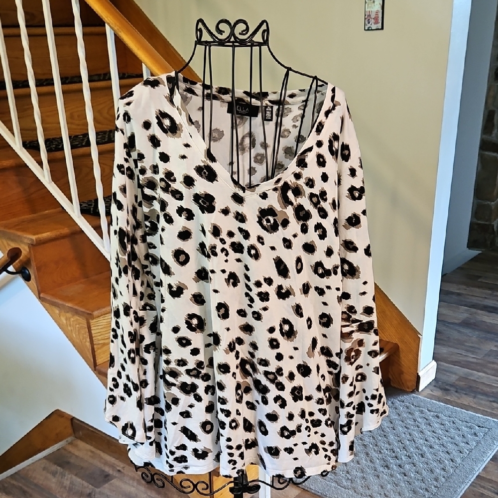 👚ELLA Black and White Long Sleeve Blouse
